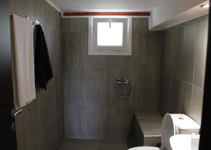 Akstudios To Spitaki * Ormos Panagias